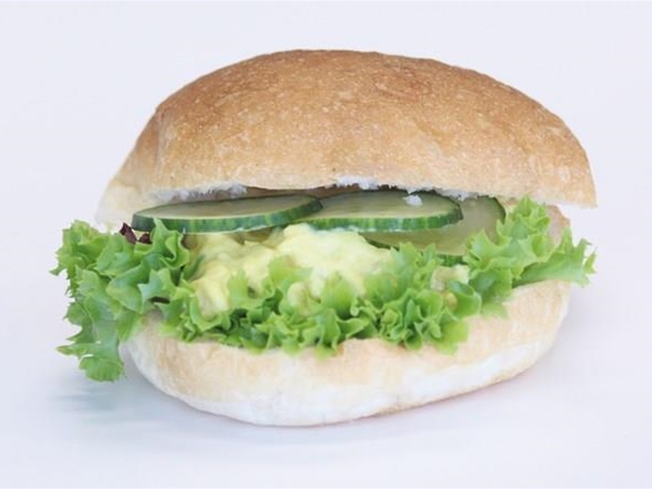 Broodje Kipkerrie salade